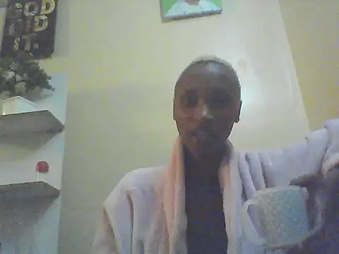 Snapshot of Queen_tash chatting on July 1, 4:25 am Queen tash online show from July 1, 4:25 am