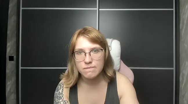 Reginasmilee online show from February 8, 10:29 am