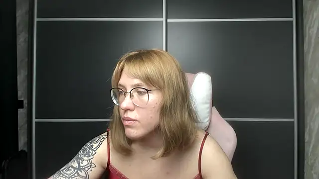 Reginasmilee online show from February 10, 7:15 am
