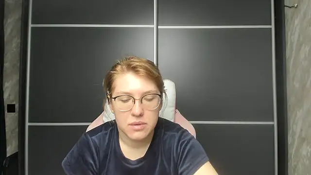Reginasmilee online show from February 12, 3:51 am