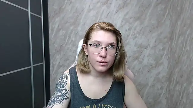 Reginasmilee online show from February 14, 11:42 am
