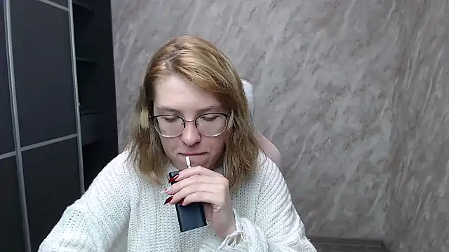 Reginasmilee online show from February 18, 4:37 am