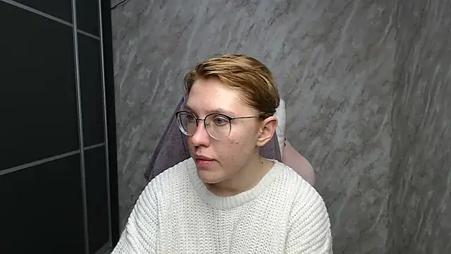 Reginasmilee online show from February 20, 2:35 pm