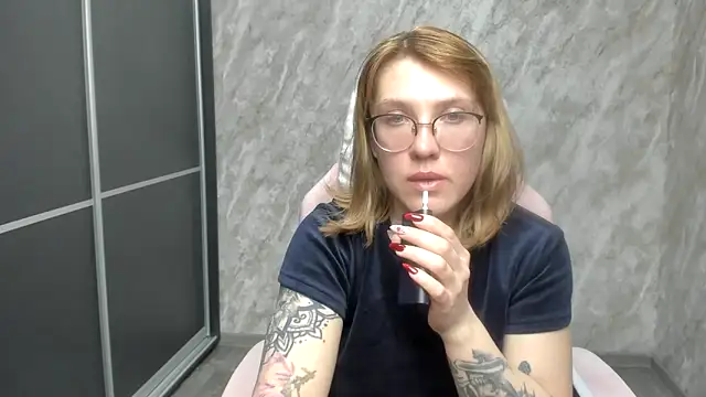 Reginasmilee online show from February 21, 6:26 pm