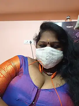 Snapshot of yalini1431 chatting on July 18, 8:12 pm yalini1431 online show from July 18, 8:12 pm