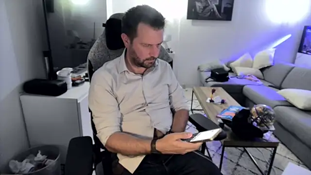 Snapshot of pc92160 chatting on July 29, 1:09 pm pc92160 online show from July 29, 1:09 pm