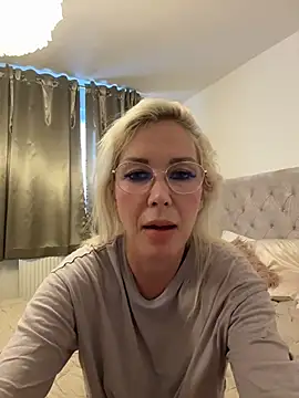 Snapshot of Cindy_Stone_official chatting on June 30, 5:36 pm Cindy Stone official online show from June 30, 5:36 pm