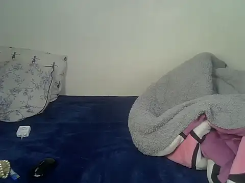 Snapshot of Petite_messalina chatting on June 24, 12:59 pm Petite messalina online show from June 24, 12:59 pm