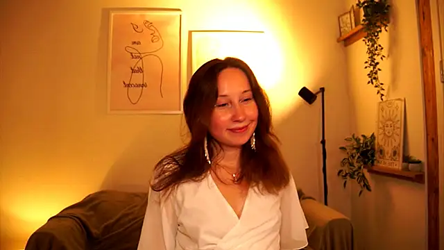 Snapshot of Enchantyy chatting on August 7, 4:09 pm Enchantyy online show from August 7, 4:09 pm