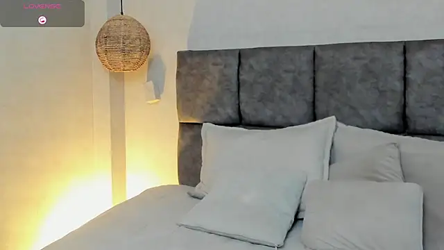 Snapshot of vera__lux chatting on August 4, 12:30 pm vera lux online show from August 4, 12:30 pm