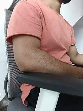 Snapshot of 8inch_hunk19 chatting on July 24, 6:11 am 8inch hunk19 online show from July 24, 6:11 am