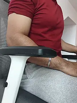 Snapshot of 8inch_hunk19 chatting on August 4, 6:05 am 8inch hunk19 online show from August 4, 6:05 am