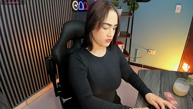 Emily robertss1 online show from July 9, 12:42 pm