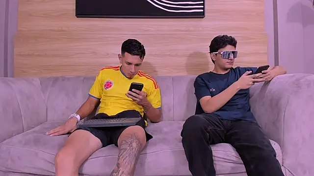 Snapshot of Drake_friends chatting on July 3, 3:07 pm Drake friends online show from July 3, 3:07 pm