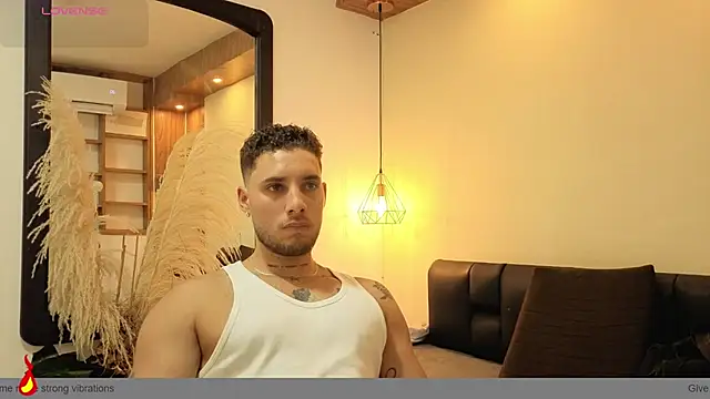 Kiing 001 online show from July 30, 7:24 pm