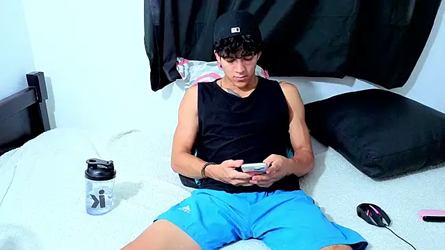 Noah  Dick online show from July 18, 6:06 am