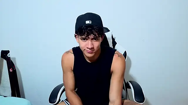 Noah  Dick online show from August 1, 9:46 pm