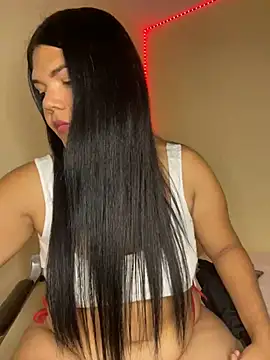Snapshot of Miss_Sami0921 chatting on July 5, 3:45 am Miss Sami0921 online show from July 5, 3:45 am