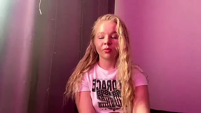 BrianaJess online show from June 26, 2:10 pm