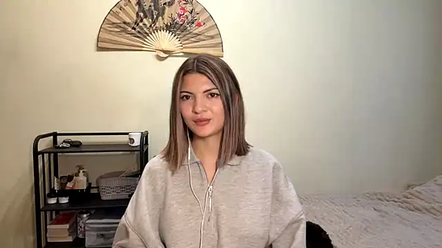 Snapshot of MysticHeart chatting on June 24, 9:19 am MysticHeart online show from June 24, 9:19 am
