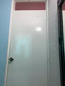mialuxuryyx online show from August 7, 3:47 pm