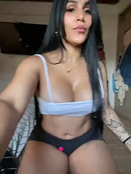 Snapshot of chiquiscaro chatting on August 3, 12:10 pm chiquiscaro online show from August 3, 12:10 pm