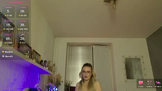 Snapshot of BeautyeyesLovely chatting on July 19, 10:57 pm BeautyeyesLovely online show from July 19, 10:57 pm