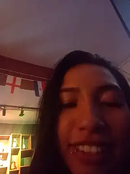 Snapshot of VioletR_osse chatting on July 4, 12:06 am VioletR osse online show from July 4, 12:06 am