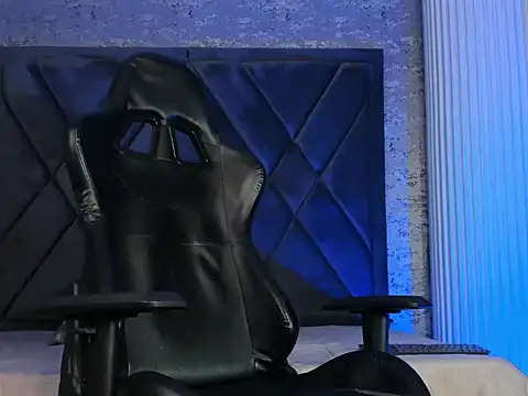 DanteDonovan  online show from August 6, 12:01 am