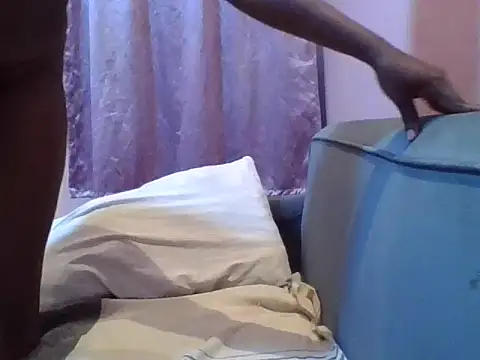 Snapshot of Thick_Me- chatting on July 7, 5:32 am Thick Me- online show from July 7, 5:32 am
