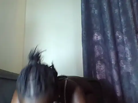 Snapshot of Thick_Me- chatting on July 20, 10:39 am Thick Me- online show from July 20, 10:39 am