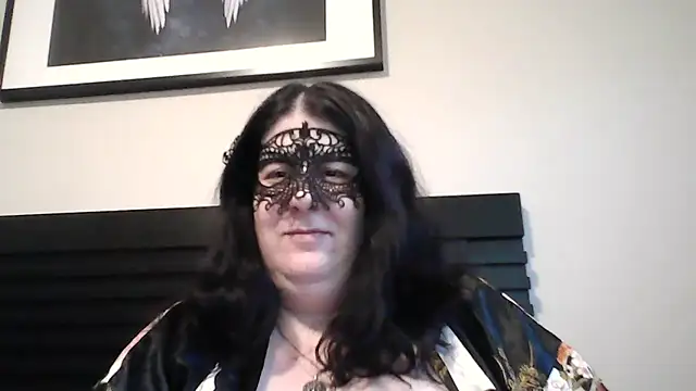 Snapshot of RavenRunee chatting on July 13, 1:30 am RavenRunee online show from July 13, 1:30 am
