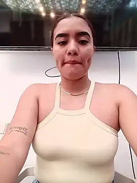 Snapshot of AlanaMontiel chatting on July 17, 12:23 pm AlanaMontiel online show from July 17, 12:23 pm