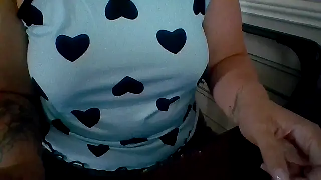 Snapshot of battyheartx chatting on July 26, 6:48 pm battyheartx online show from July 26, 6:48 pm
