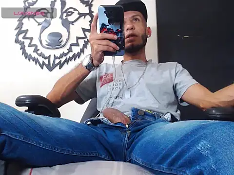 Snapshot of WOLFMONSTERDICK chatting on March 21, 10:50 pm WOLFMONSTERDICK online show from March 21, 10:50 pm