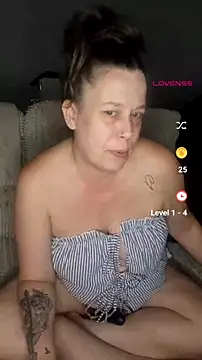 Snapshot of London-MollyXX chatting on July 4, 9:10 pm London-MollyXX online show from July 4, 9:10 pm