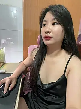 QuynhAnh68 online show from July 9, 7:45 am