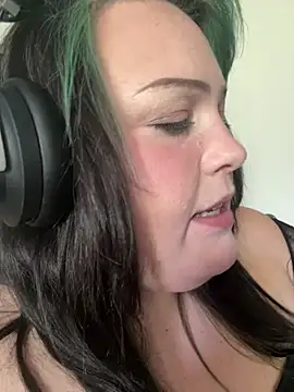 Snapshot of BbGurl18 chatting on July 8, 8:24 pm BbGurl18 online show from July 8, 8:24 pm