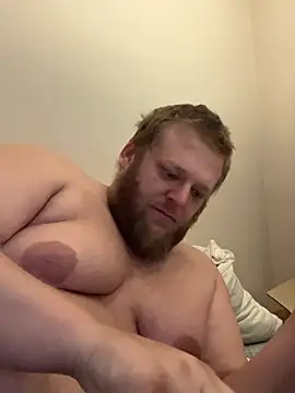 Snapshot of Tallbellybear chatting on July 13, 4:32 pm Tallbellybear online show from July 13, 4:32 pm