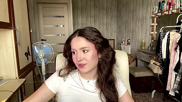 CrispyVeil online show from July 14, 8:08 am