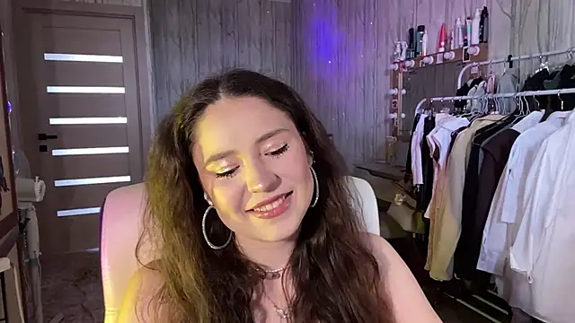 CrispyVeil online show from July 15, 8:08 am
