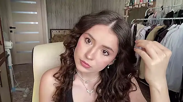 CrispyVeil online show from July 16, 8:09 am