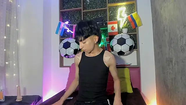 Snapshot of Dominik_lux chatting on July 7, 3:31 am Dominik lux online show from July 7, 3:31 am
