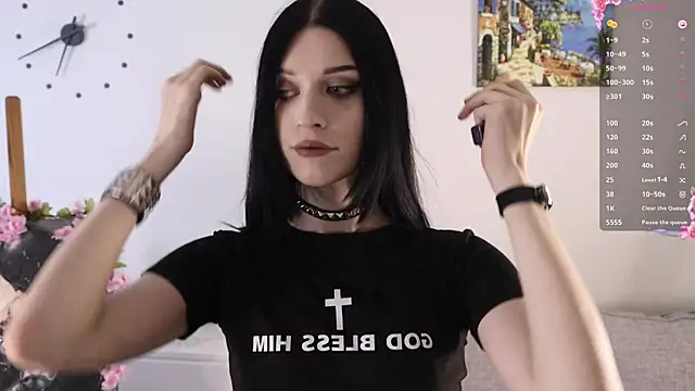 Emily  Wood online show from July 31, 2:27 pm
