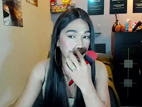 Snapshot of Foxybitch_megan chatting on July 7, 9:19 pm Foxybitch megan online show from July 7, 9:19 pm