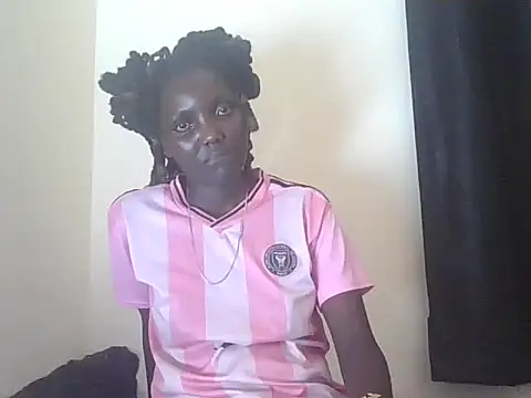 Snapshot of Black_beautygirlll chatting on July 5, 11:01 pm Black beautygirlll online show from July 5, 11:01 pm