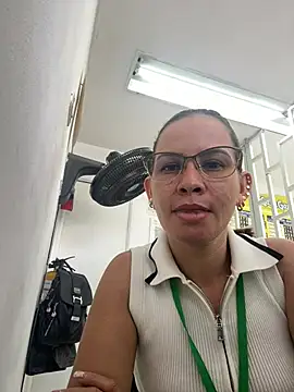 Snapshot of RoseFenix chatting on July 15, 2:22 pm RoseFenix online show from July 15, 2:22 pm