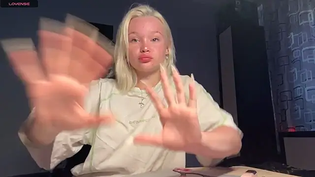 Snapshot of JoleneDorow chatting on July 6, 1:57 am JoleneDorow online show from July 6, 1:57 am
