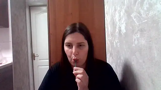 Snapshot of Emi-liaa chatting on July 9, 9:08 pm Emi-liaa online show from July 9, 9:08 pm