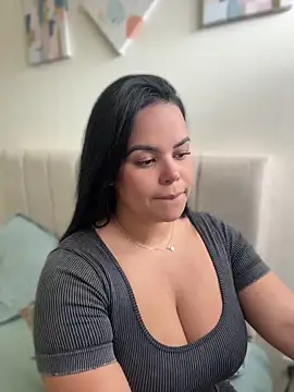 Snapshot of AliceStarshine chatting on May 6, 1:38 pm AliceStarshine online show from May 6, 1:38 pm
